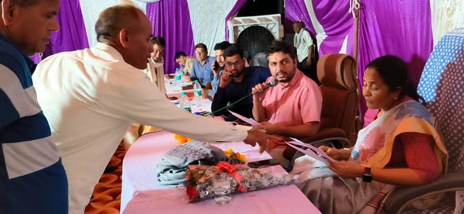KOTPUTLI-BEHROR: कलेक्टर ने सुनी जनसमस्याएं, दिए समाधान के निर्देश