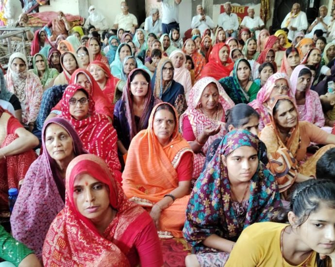 KOTPUTLI-BEHROR: कृष्ण-रुक्मणी विवाह की भव्य झांकी ने मोहा मन KOTPUTLI-BEHROR: कृष्ण-रुक्मणी विवाह की भव्य झांकी ने मोहा मन