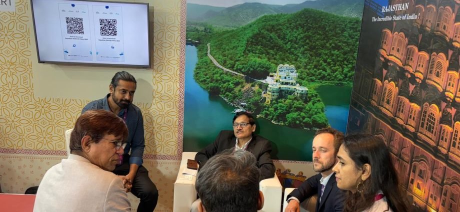 JAIPUR: मुंबई में वेव्स इंडिया समिट में राजस्थान के स्टार्टअप्स बिखेर रहे हैं चमक JAIPUR: मुंबई में वेव्स इंडिया समिट में राजस्थान के स्टार्टअप्स बिखेर रहे हैं चमक