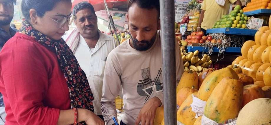 KOTPUTLI-BEHROR: फलों की जांच, मिलावट पर कस रही निगरानी