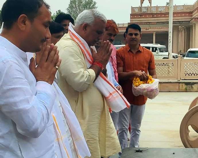KOTPUTLI-BEHROR: वीर गुर्जर शहीदों को गृह राज्यमंत्री ने दी श्रद्धांजलि