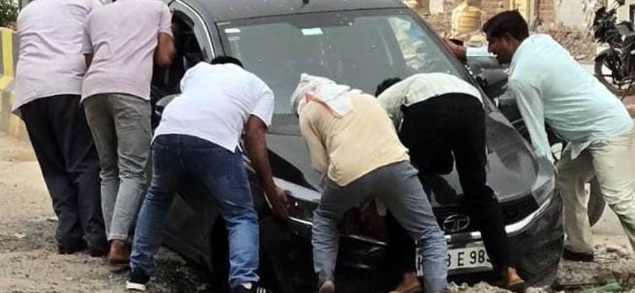 KOTPUTLI-BEHROR: सडक़ों पर लापरवाही बनी हादसों की वजह KOTPUTLI-BEHROR: सडक़ों पर लापरवाही बनी हादसों की वजह