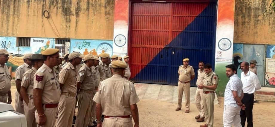 KOTPUTLI-BEHROR: उप कारागृह कोटपूतली में चला सघन चैकिंग अभियान KOTPUTLI-BEHROR: उप कारागृह कोटपूतली में चला सघन चैकिंग अभियान