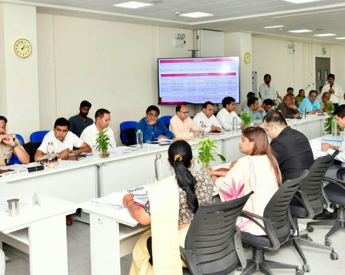 राज्यपाल का KOTPUTLI-BEHROR: सख्त संदेश: योजनाओं का लाभ हर पात्र तक पहुंचे, शिक्षा बने विकसित भारत की नींव राज्यपाल का KOTPUTLI-BEHROR: सख्त संदेश: योजनाओं का लाभ हर पात्र तक पहुंचे, शिक्षा बने विकसित भारत की नींव