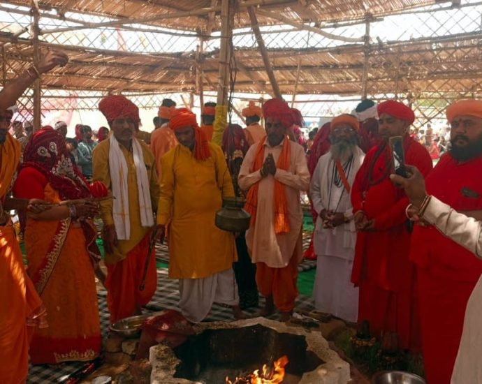 KOTPUTLI-BEHROR: वेद मंत्रों की गूंज: भंडारे के साथ चण्डी महायज्ञ संपन्न
