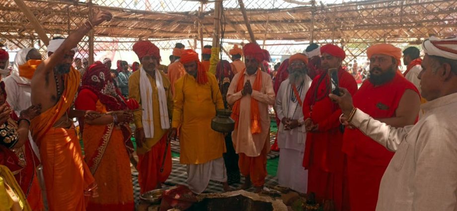 KOTPUTLI-BEHROR: वेद मंत्रों की गूंज: भंडारे के साथ चण्डी महायज्ञ संपन्न