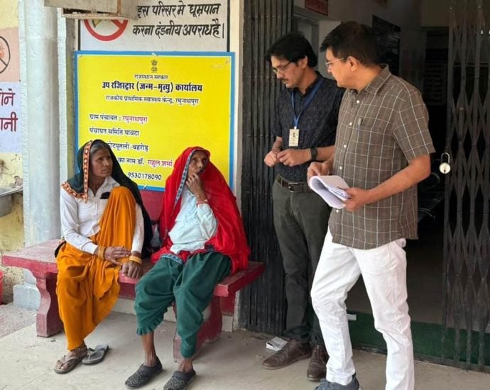 KOTPUTLI-BEHROR: स्वास्थ्य और शिक्षा पर एडीएम ने दिखाई सख्ती KOTPUTLI-BEHROR: स्वास्थ्य और शिक्षा पर एडीएम ने दिखाई सख्ती