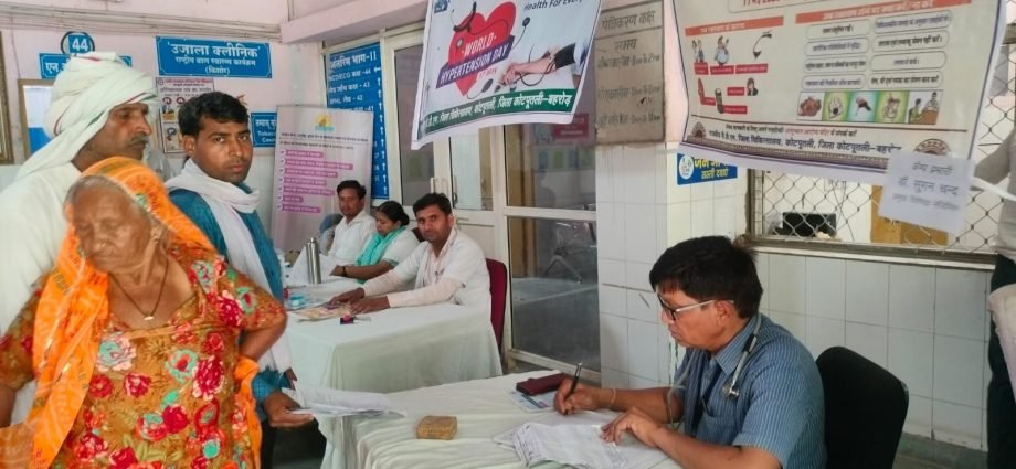 KOTPUTLI-BEHROR: जिला अस्पताल में 242 लोगों की बीपी-शुगर जांच KOTPUTLI-BEHROR: जिला अस्पताल में 242 लोगों की बीपी-शुगर जांच