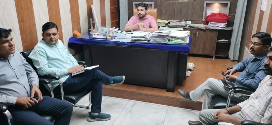 KOTPUTLI-BEHROR: एसडीएम ने लगाई बिना अनुमति सडक़ों की खुदाई पर रोक KOTPUTLI-BEHROR: एसडीएम ने लगाई बिना अनुमति सडक़ों की खुदाई पर रोक