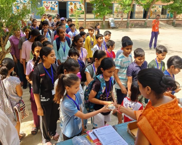 KOTPUTLI-BEHROR: ग्रीष्मकालीन शिविर में बच्चों को मिल रही नई उड़ान KOTPUTLI-BEHROR: ग्रीष्मकालीन शिविर में बच्चों को मिल रही नई उड़ान