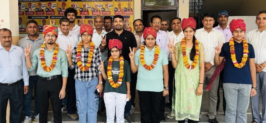 KOTPUTLI-BEHROR: ओएनएस स्कूल के छात्रों ने फहराया परचम