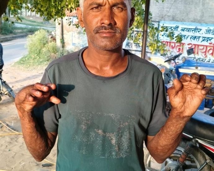 KOTPUTLI-BEHROR: दिव्यांग महिपाल को कलक्टर ने दिलाया पेंशन लाभ KOTPUTLI-BEHROR: दिव्यांग महिपाल को कलक्टर ने दिलाया पेंशन लाभ