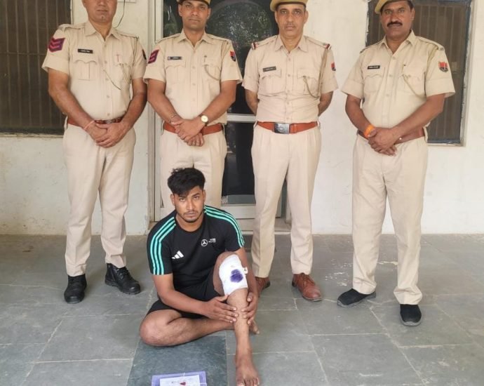 KOTPUTLI-BEHROR: गोलीकांड के मुख्य आरोपी को दबोचा, अवैध हथियार बरामद KOTPUTLI-BEHROR: गोलीकांड के मुख्य आरोपी को दबोचा, अवैध हथियार बरामद