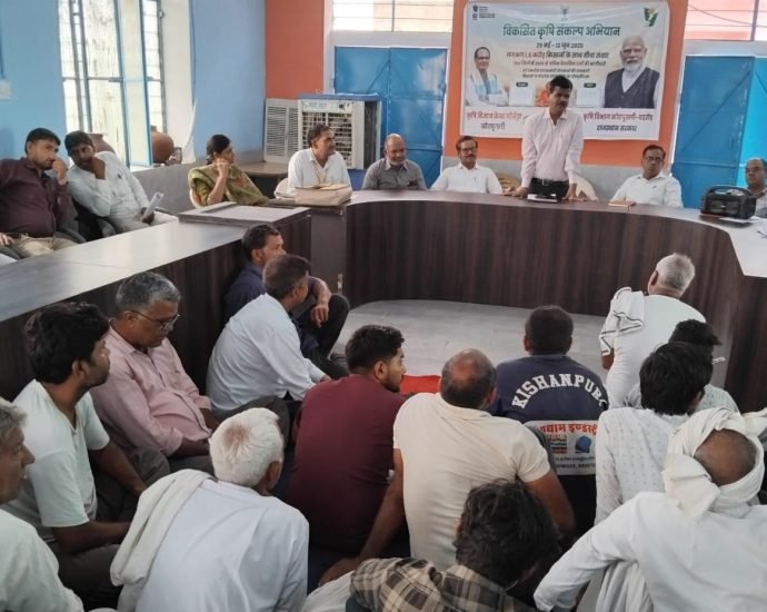 KOTPUTLI-BEHROR: किसानों को दी उन्नत तकनीकों की जानकारी KOTPUTLI-BEHROR: किसानों को दी उन्नत तकनीकों की जानकारी