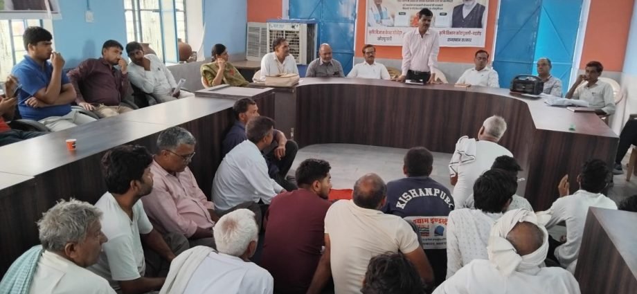 KOTPUTLI-BEHROR: किसानों को दी उन्नत तकनीकों की जानकारी KOTPUTLI-BEHROR: किसानों को दी उन्नत तकनीकों की जानकारी