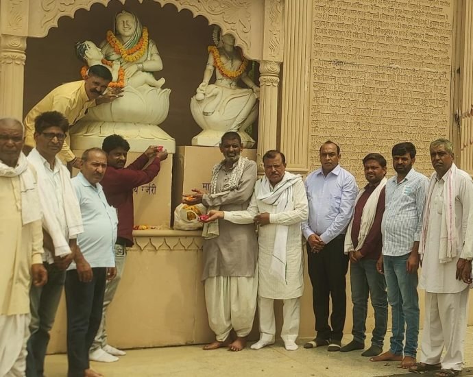 KOTPUTLI-BEHROR: गुर्जर आरक्षण आंदोलन के शहीदों को श्रद्धांजली KOTPUTLI-BEHROR: गुर्जर आरक्षण आंदोलन के शहीदों को श्रद्धांजली