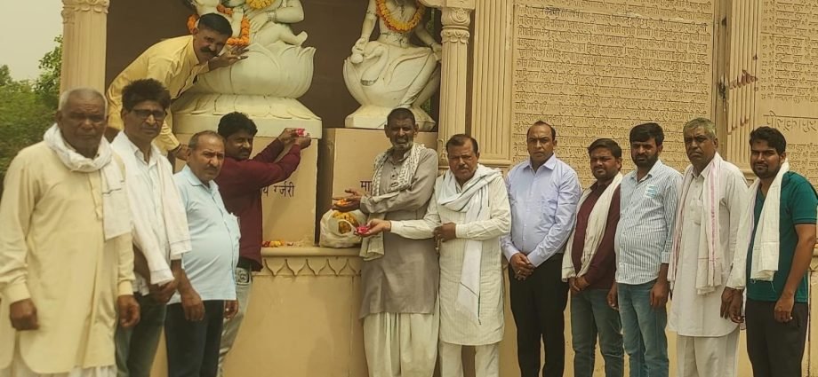 KOTPUTLI-BEHROR: गुर्जर आरक्षण आंदोलन के शहीदों को श्रद्धांजली KOTPUTLI-BEHROR: गुर्जर आरक्षण आंदोलन के शहीदों को श्रद्धांजली