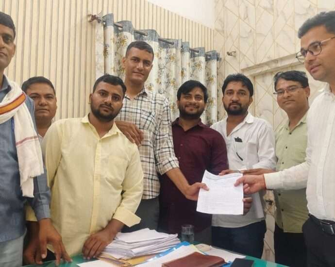 विद्युत तकनीकी कर्मचारियों ने मांगों को लेकर सौंपा ज्ञापन