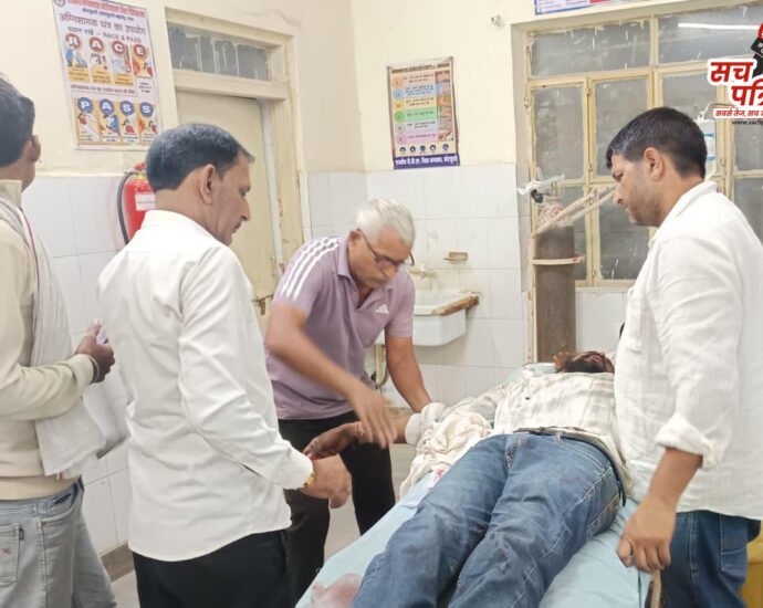 कोटपूतली में अलग-अलग सड़क हादसों में युवती समेत तीन लोग गंभीर घायल
