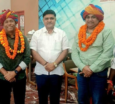 पूर्व डीजीपी रवि प्रकाश महरड़ा का स्वागत किया