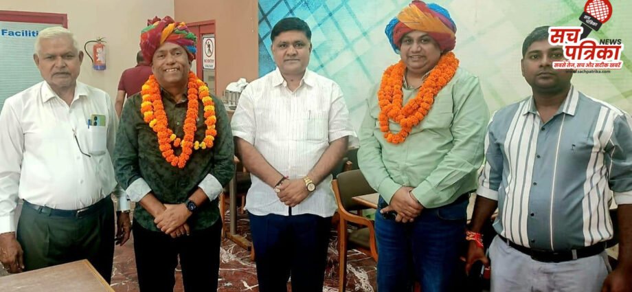 पूर्व डीजीपी रवि प्रकाश महरड़ा का स्वागत किया