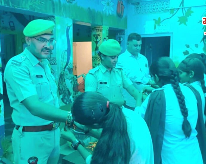 रक्षा का वचन, सरूण्ड पुलिस ने छात्राओं से बंधवाई राखी
