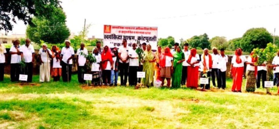 स्वयंसिद्धा आश्रम में एक पेड़ माँ के नाम अभियान के तहत हुआ पौधारोपण