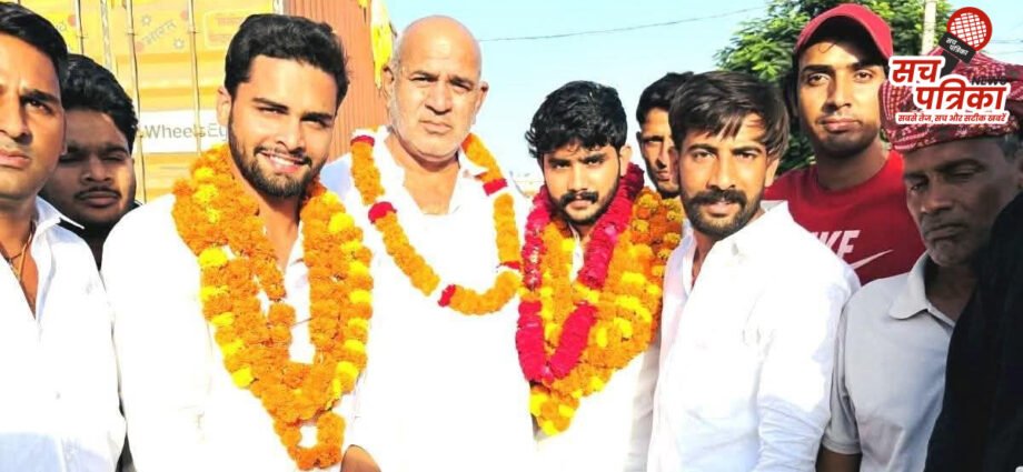 डीयू छात्रसंघ अध्यक्ष प्रत्याशी विजय शंकर मीणा का भव्य स्वागत डीयू छात्रसंघ अध्यक्ष प्रत्याशी विजय शंकर मीणा का भव्य स्वागत