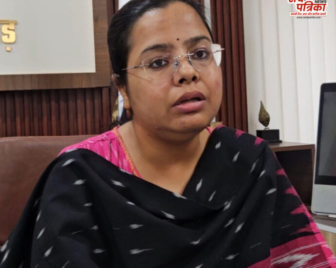 पंचायतीराज चुनाव में लापरवाही पर जिला निर्वाचन अधिकारी का कड़ा एक्शन