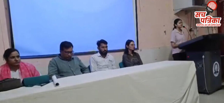याद किए गए मिसाइल मैन डॉ. कलाम, युवाओं ने लिया सशक्त भारत निर्माण का संकल्प याद किए गए मिसाइल मैन डॉ. कलाम, युवाओं ने लिया सशक्त भारत निर्माण का संकल्प