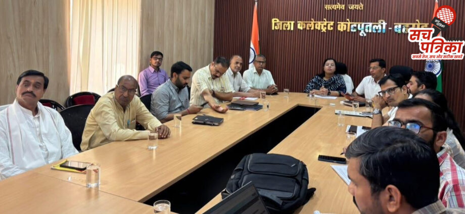 राजनीतिक प्रतिनिधियों की मौजूदगी में ईवीएम का द्वितीय स्तरीय रेंडमाइजेशन पूरा राजनीतिक प्रतिनिधियों की मौजूदगी में ईवीएम का द्वितीय स्तरीय रेंडमाइजेशन पूरा